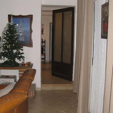 Typisches Mit Holzbefeuertem Kamin By Interhome