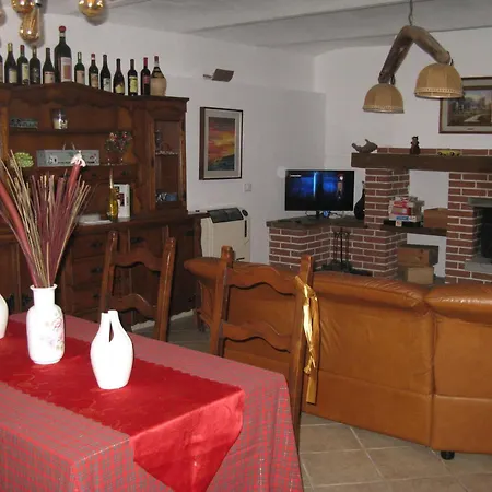 Lejlighed Typisches Mit Holzbefeuertem Kamin By Interhome *