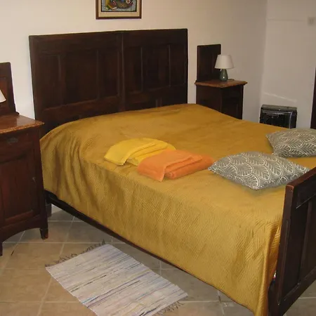 아파트 Typisches Mit Holzbefeuertem Kamin By Interhome