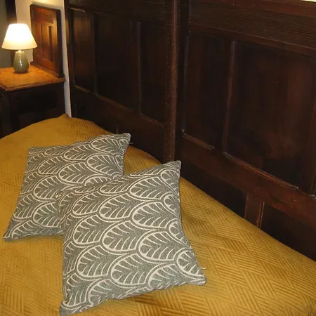 Typisches Mit Holzbefeuertem Kamin By Interhome 아파트 *