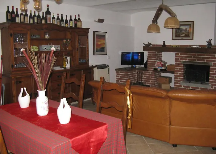 아파트 Typisches Mit Holzbefeuertem Kamin By Interhome *