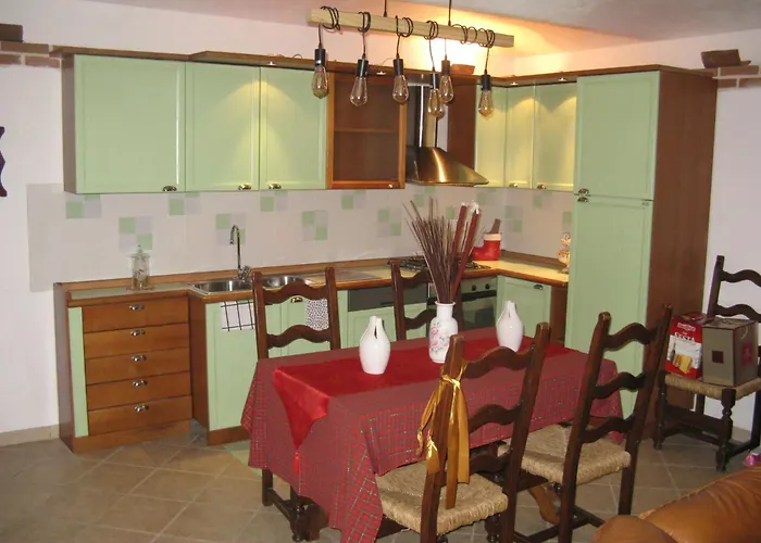 아파트 Typisches Mit Holzbefeuertem Kamin By Interhome