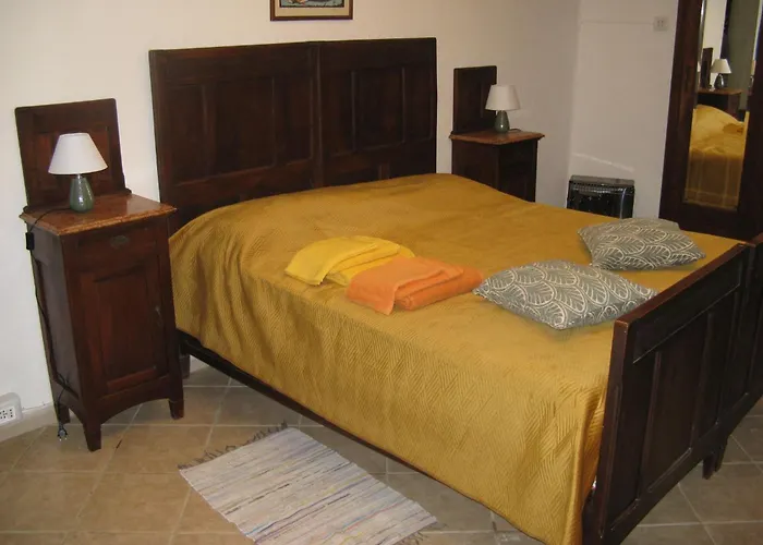 Lejlighed Typisches Mit Holzbefeuertem Kamin By Interhome