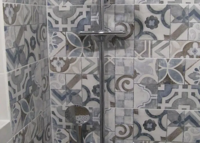 Typisches Mit Holzbefeuertem Kamin By Interhome * 카스텔레로