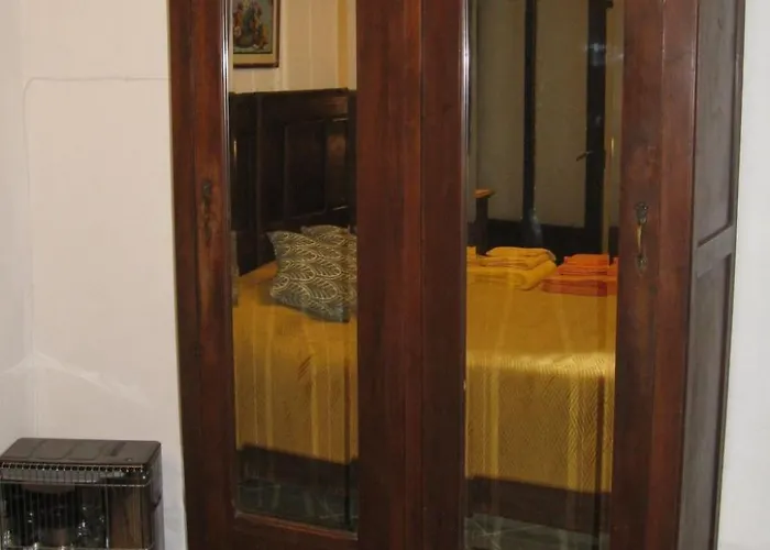 Typisches Mit Holzbefeuertem Kamin By Interhome Lejlighed