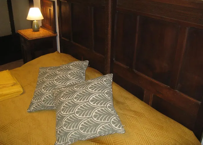 Typisches Mit Holzbefeuertem Kamin By Interhome 아파트 *