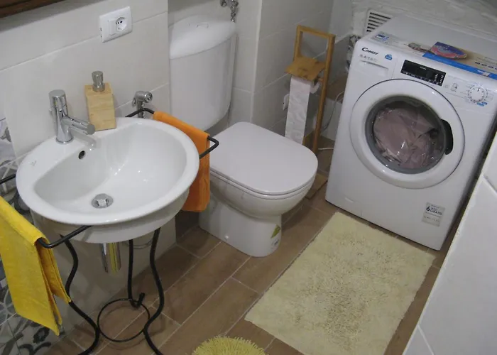 Typisches Mit Holzbefeuertem Kamin By Interhome *