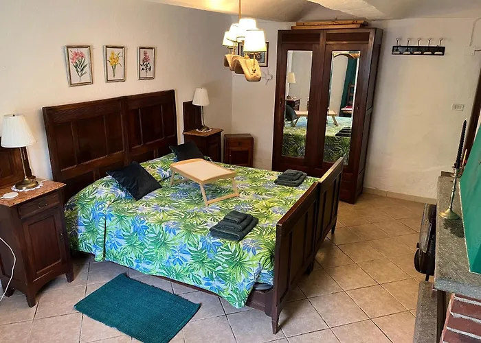 Typisches Mit Holzbefeuertem Kamin By Interhome 아파트 *