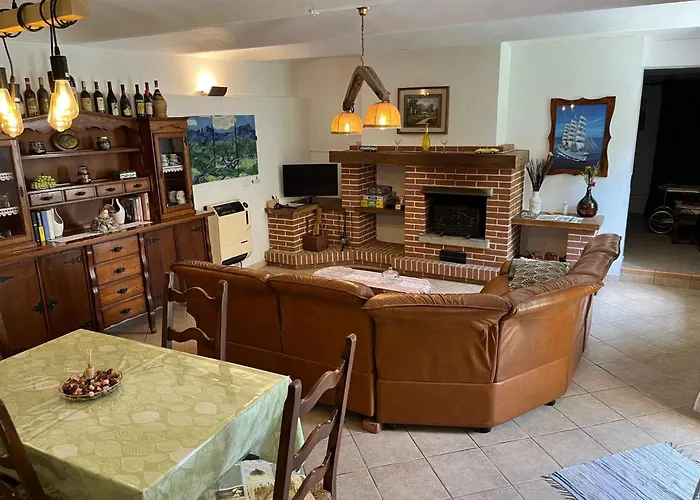 Lejlighed Typisches Mit Holzbefeuertem Kamin By Interhome *