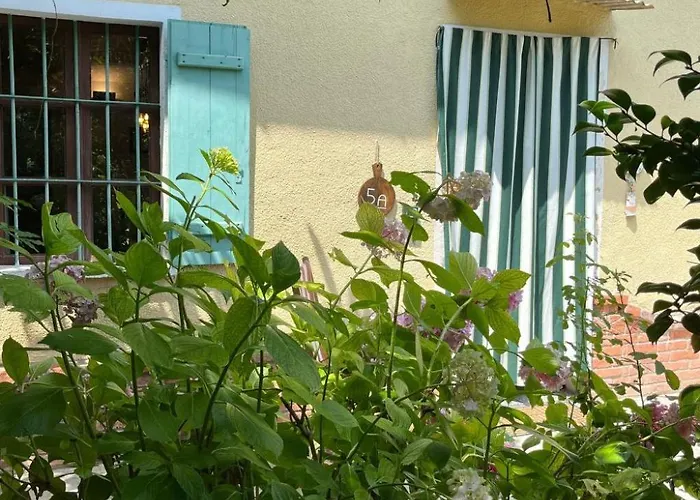 Typisches Mit Holzbefeuertem Kamin By Interhome 아파트 카스텔레로